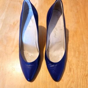 Vintage Italian leather pumps